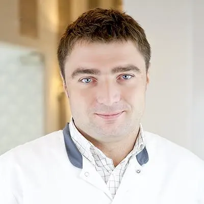 lek. Maciej Krzeszewski, Chirurg dziecięcy